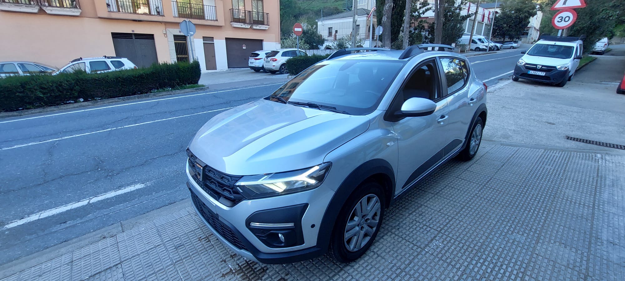 Dacia Sandero 1.0 100cv glp miniatura 3